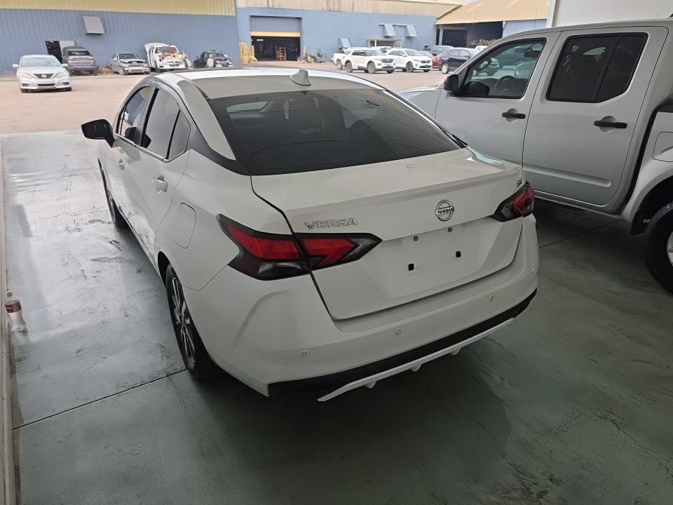 Used 2020 Nissan Versa SV FWD image 2
