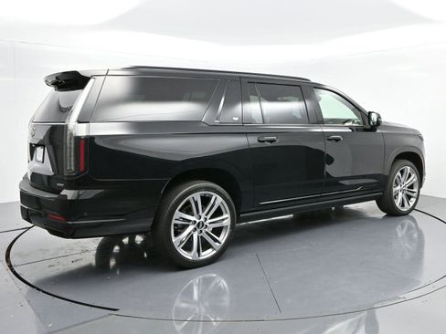 Used 2025 Cadillac Escalade ESV Sport Platinum image 7