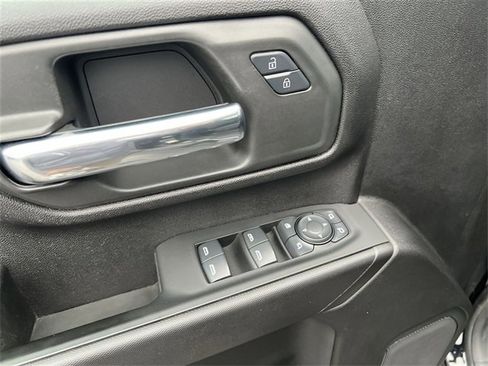 Used 2024 Chevrolet Silverado 2500 Custom w/ Custom Value Package image 15
