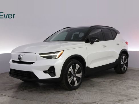 Used 2023 Volvo XC40 Recharge Plus AWD/4WD image 2