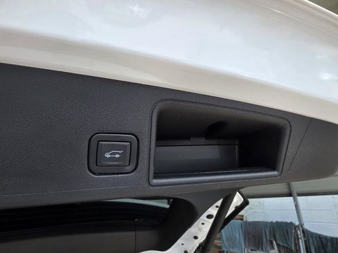 Used 2023 GMC Terrain SLT AWD/4WD image 12