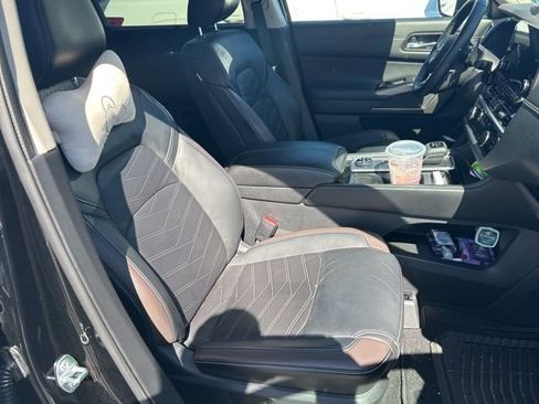 Used 2022 Nissan Pathfinder Platinum w/ Cargo Package image 22