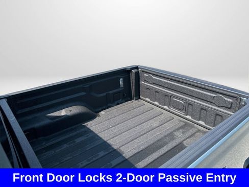 New 2025 Jeep Gladiator Sport w/ Premium Package image 17