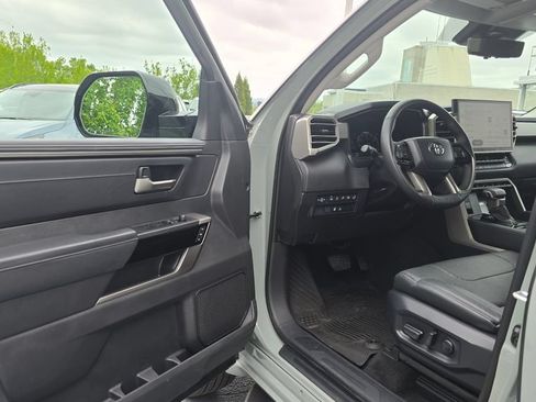 Used 2024 Toyota Tundra Limited AWD/4WD image 19