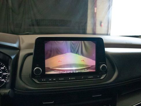 Used 2023 Nissan Rogue SV w/ SV Premium B Package image 33