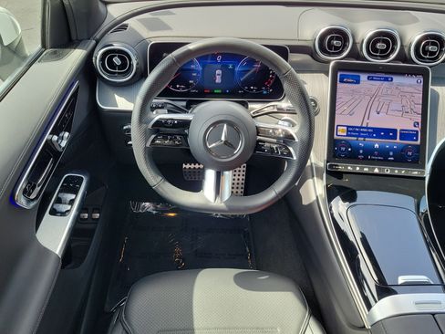 Used 2025 Mercedes-Benz GLC 350e 4MATIC image 18