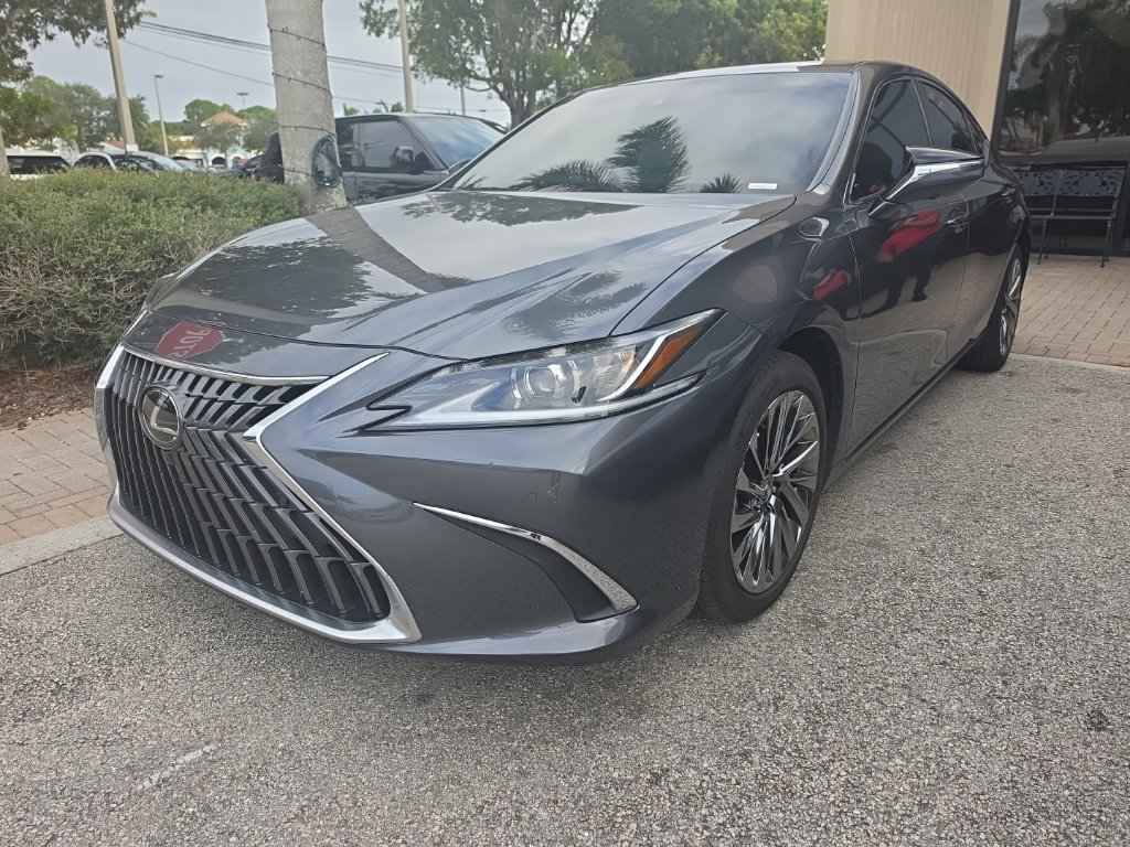 Used 2025 Lexus ES 300h w/ Technology Package FWD image 3