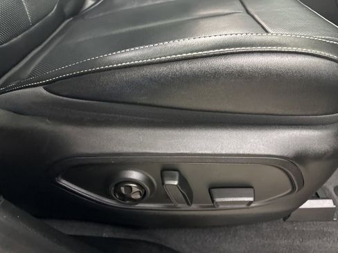 Used 2022 Jeep Grand Cherokee L Limited w/ Luxury Tech Group II image 21