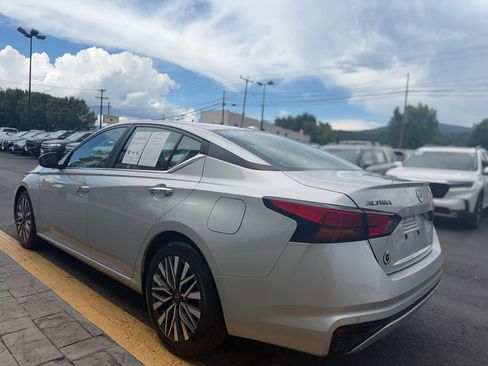 Used 2024 Nissan Altima 2.5 SV FWD image 6