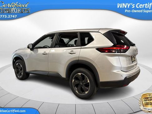Used 2025 Nissan Rogue SV image 8