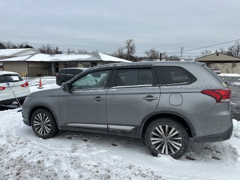 Used 2020 Mitsubishi Outlander SE image 6