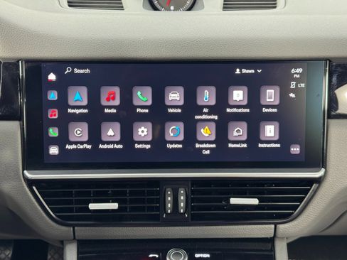 Used 2022 Porsche Cayenne Platinum Edition image 28