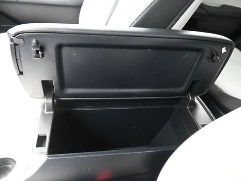 Used 2017 Toyota Prius Prime Advanced image 21