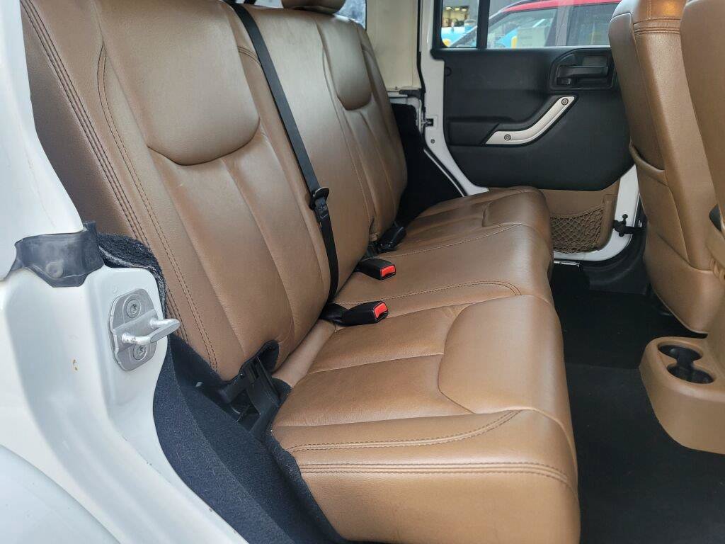 Used 2013 Jeep Wrangler Unlimited Sahara AWD/4WD image 8