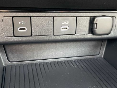 Used 2023 Toyota Prius XLE image 21