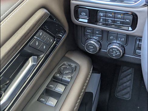 New 2026 GMC Yukon XL Denali Ultimate AWD/4WD image 24