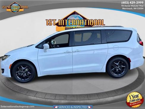Used 2019 Chrysler Pacifica Touring-L w/ S Appearance Package image 5
