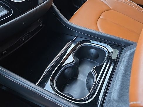 Used 2024 Chrysler Pacifica Pinnacle image 69