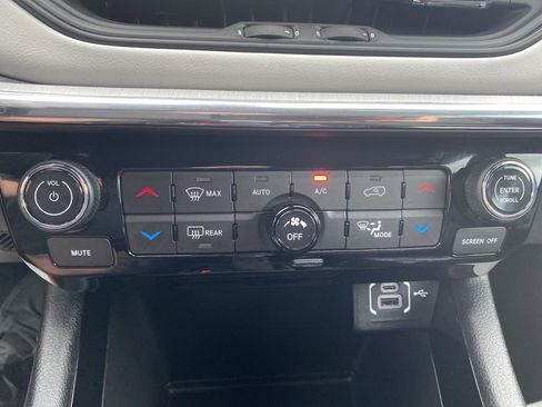 Used 2023 Jeep Compass Limited AWD/4WD image 35