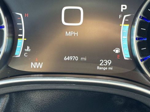 Used 2024 Chrysler Pacifica Touring-L FWD image 27