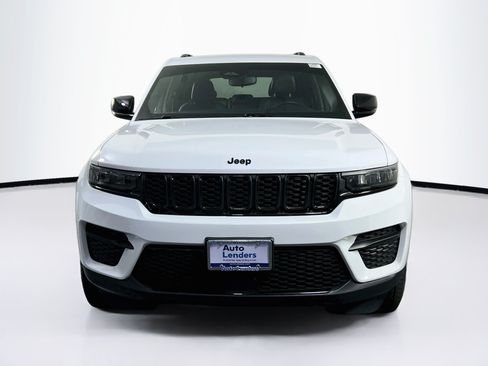 Used 2023 Jeep Grand Cherokee Altitude AWD/4WD image 2