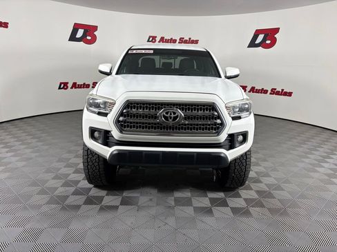Used 2017 Toyota Tacoma TRD Off-Road w/ Tow Package (A/T) AWD/4WD image 11