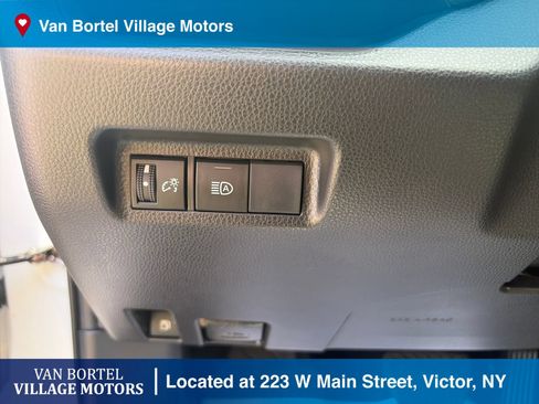 Used 2022 Toyota RAV4 LE AWD/4WD image 15