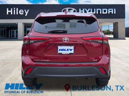 Used 2023 Toyota Highlander XLE image 5