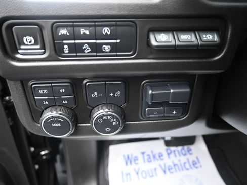 Used 2024 Chevrolet Tahoe Premier w/ Premium Package AWD/4WD image 28