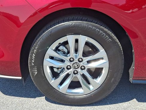 Used 2026 Toyota Sienna Limited AWD/4WD image 8