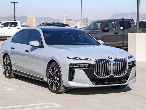 Used 2023 BMW 740i w/ Parking Assistance Package image 3