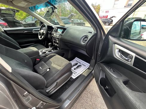 Used 2016 Nissan Pathfinder SV w/ Cargo Package image 10