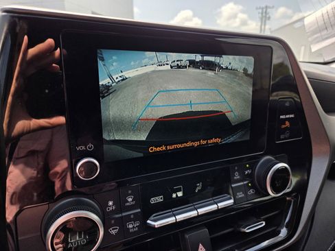 Used 2023 Toyota Highlander L FWD image 22