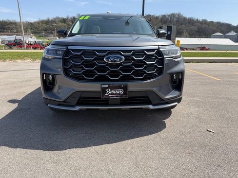 Used 2025 Ford Explorer Platinum w/ LUX Leather Package AWD/4WD image 2