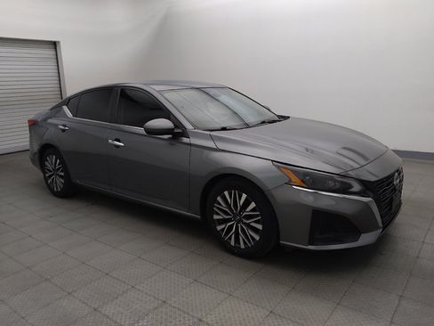 Used 2023 Nissan Altima 2.5 SV FWD image 11