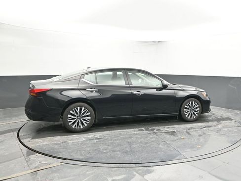 Used 2024 Nissan Altima 2.5 SV image 13