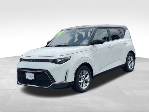Used 2023 Kia Soul S FWD image 2