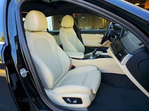 Used 2021 BMW 530e w/ Parking Assistance Package image 27