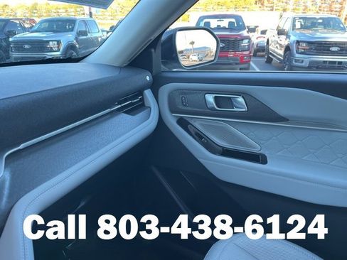 Used 2025 Ford Explorer Platinum w/ Ultimate Package image 29