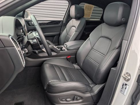 Certified 2023 Porsche Cayenne Coupe AWD/4WD image 5