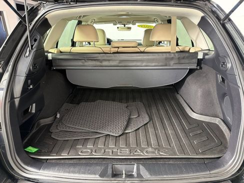 Used 2018 Subaru Outback 3.6R Limited AWD/4WD image 18