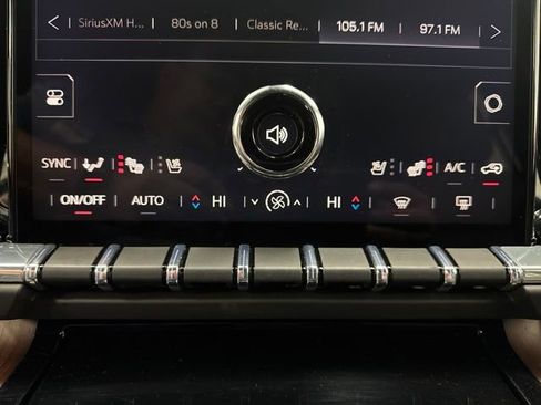 Used 2025 GMC Yukon XL Denali AWD/4WD image 20