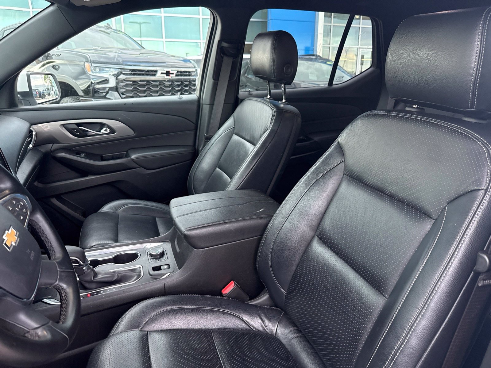 Used 2023 Chevrolet Traverse LT FWD image 9