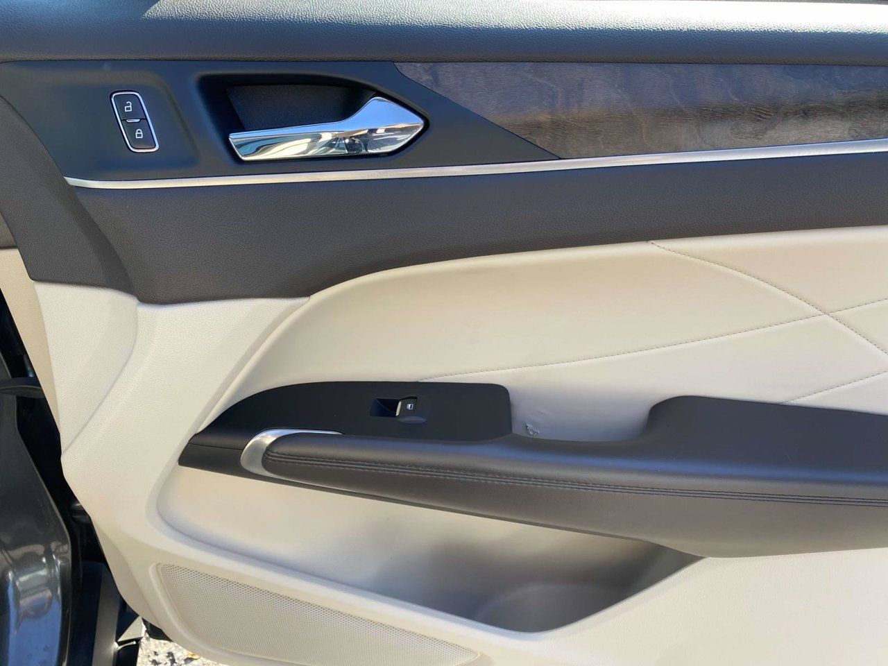 Used 2019 Lincoln MKC Reserve FWD image 14