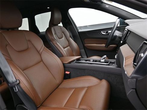 Used 2022 Volvo XC60 B5 Inscription w/ Climate Package image 35