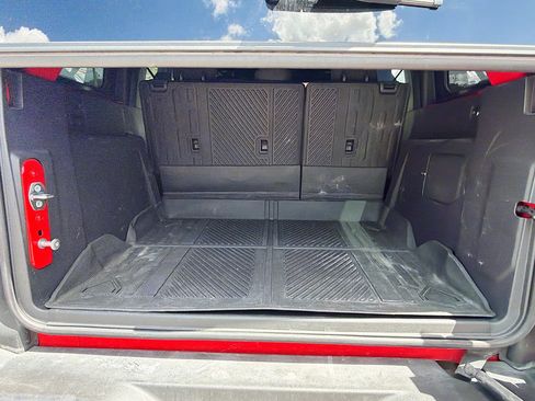 Used 2023 Ford Bronco Wildtrak image 11