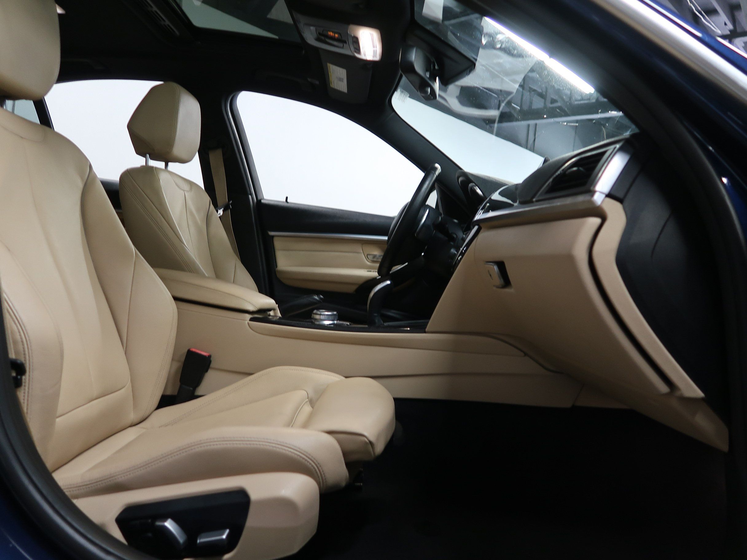 Used 2018 BMW 330i Sedan RWD image 31