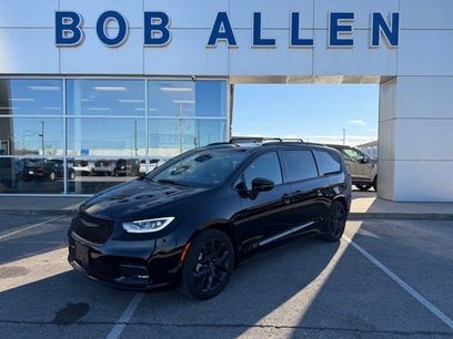 Used 2025 Chrysler Pacifica Limited