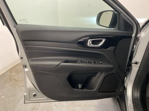 Used 2026 Jeep Compass Limited AWD/4WD image 18