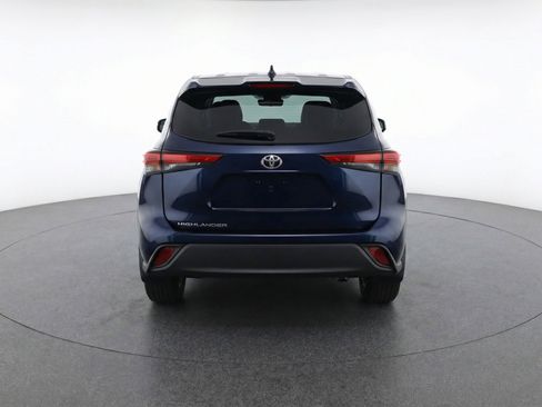 Used 2025 Toyota Highlander LE image 7